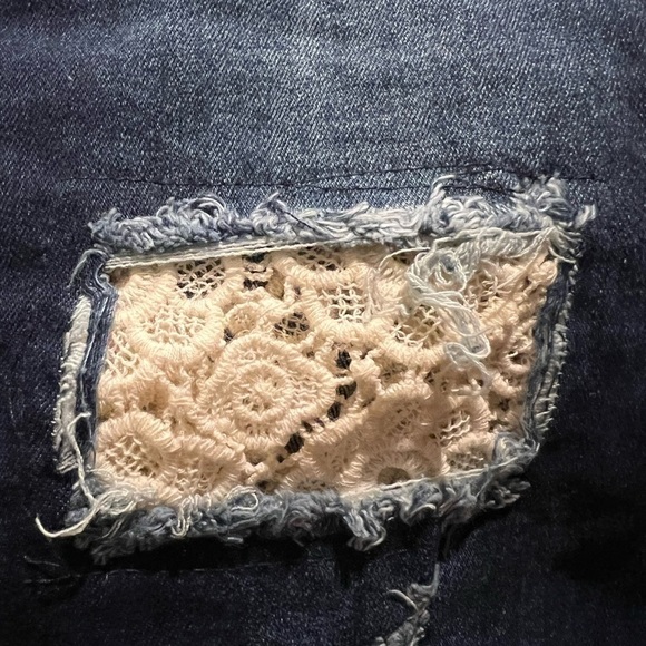 𝅺L&B Mid Wash High Rise Boyfriend Jeans W Crochet Lace-NWT-JEANS JUST DROPPED! - Picture 7 of 7